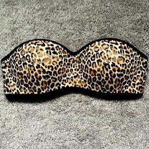 Woman’s strapless bra